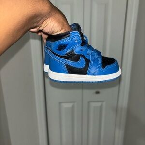 Jordan 1 Retro High OG (TD)
DK Marina Blue/Black-White
